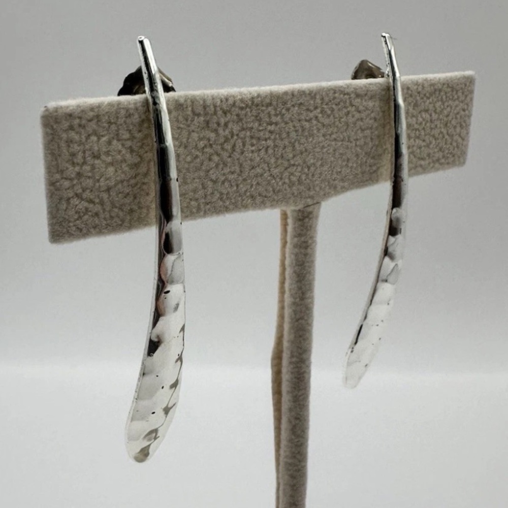 Vintage Avon Sleekly Simple Dangling Silver Plated Pierced Earrings. New